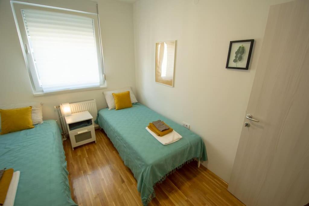 White Fields-Central 2-Bdrm Apartment With Parking Нови-Сад Экстерьер фото