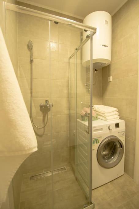 White Fields-Central 2-Bdrm Apartment With Parking Нови-Сад Экстерьер фото
